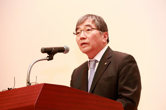 윤석헌 금융감독원장이 14일 서울 여의도 금감원에서 열린 스팸문자 대응 시스템 시행을 위한 업무협약식에서 인사말을 하고 있다.   금융감독원 제공